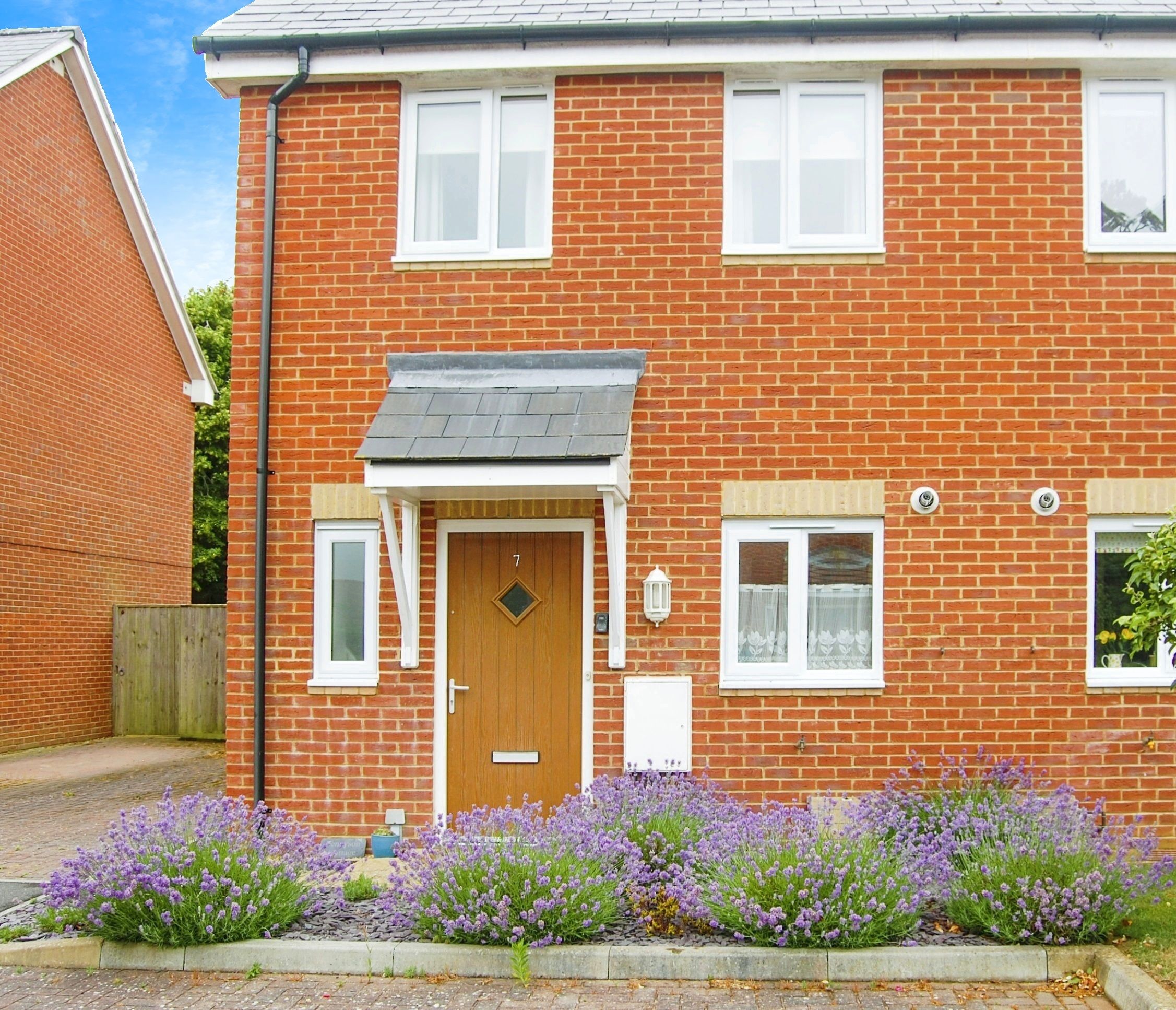 Tennyson Cottage - 7 Old School Close, Freshwater, West Wight, United Kingdom, PO40