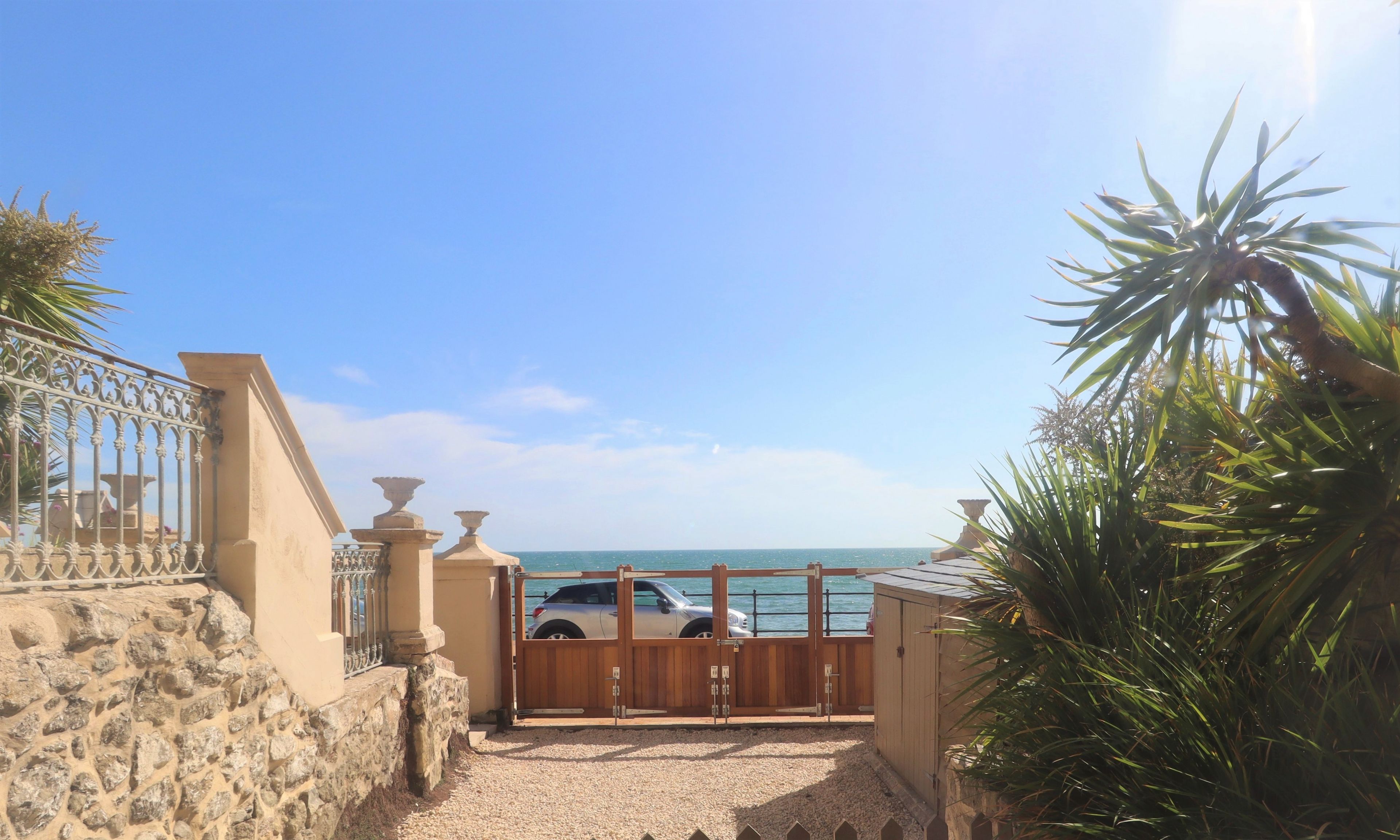 Villa Amanti Apartment - Villa Amanti, Esplanade, Ventnor, South Wight, United Kingdom, PO38