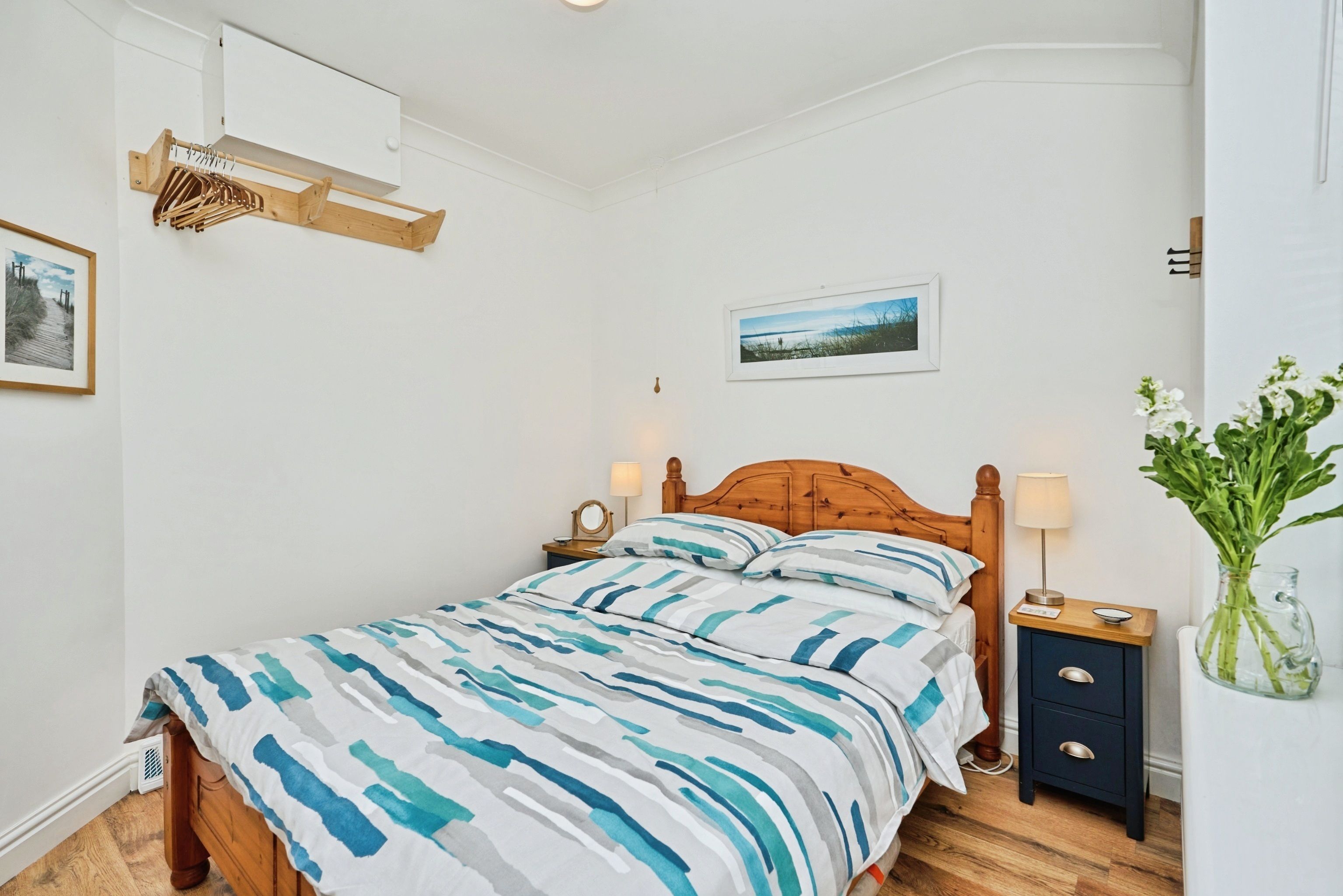 Sea Song - 22 Westcliffe Chalets Boxers Lane, Niton, South Wight, United Kingdom, PO38