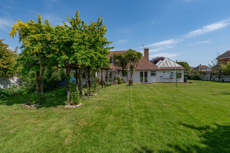 Green Leaves - 18 Beachfield Road, Bembridge, Isle of Wight, United Kingdom, PO35